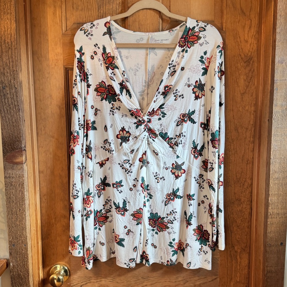 Lane Bryant Swing V-Neck Twist-Front Top - Size 22/24 NWTs